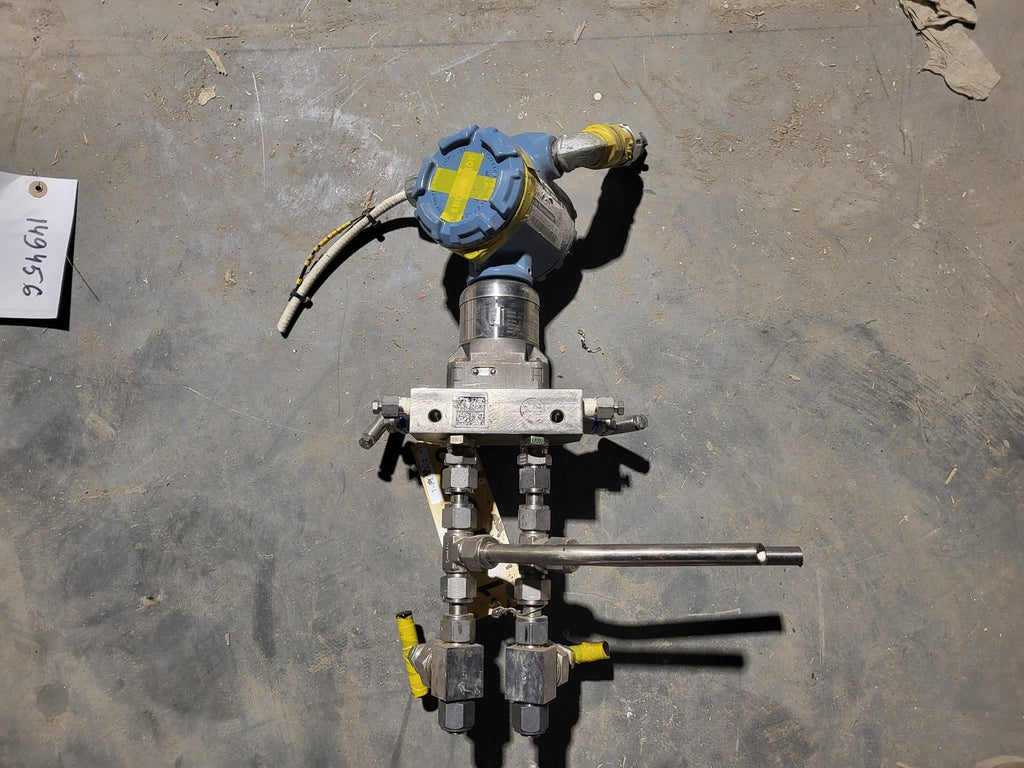 ROSEMOUNT Pressure Transmitter 3051SMV5M12G3R2E12A1AC22K6 w/ Valve Manifold
