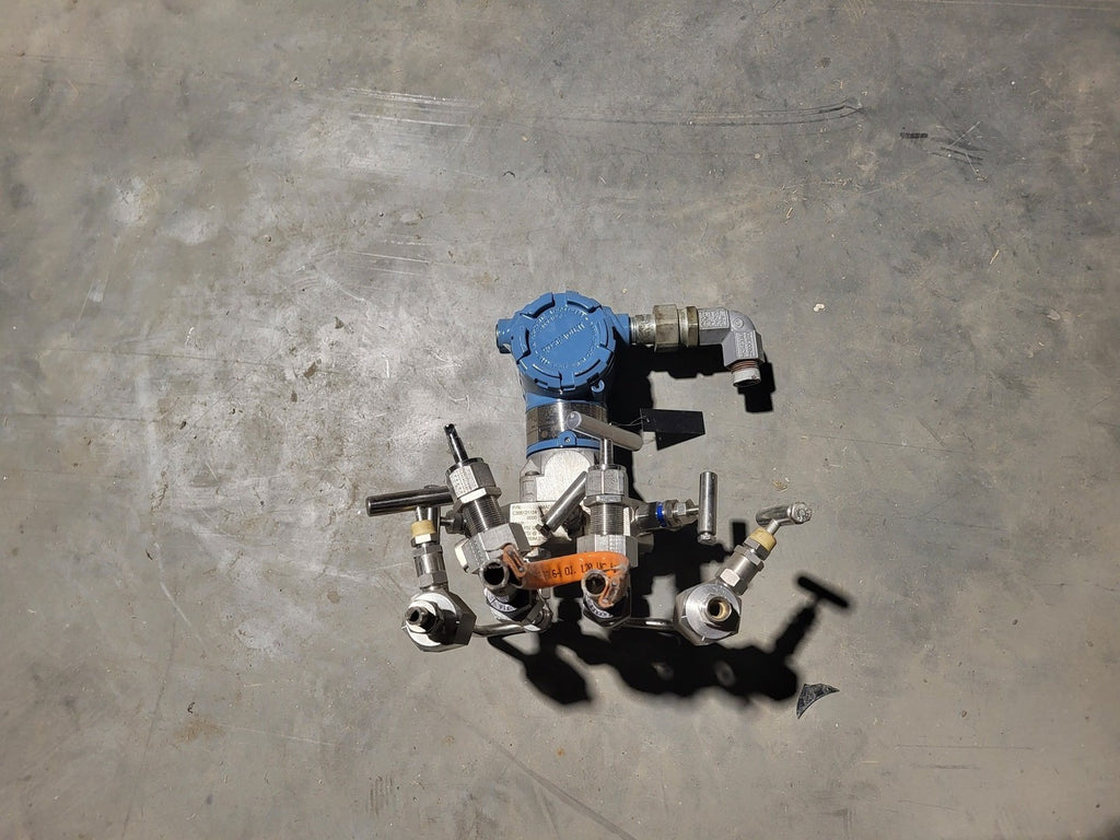 ROSEMOUNT Pressure Transmitter 3051CD3A52A1AC6 w/ Valve Manifold