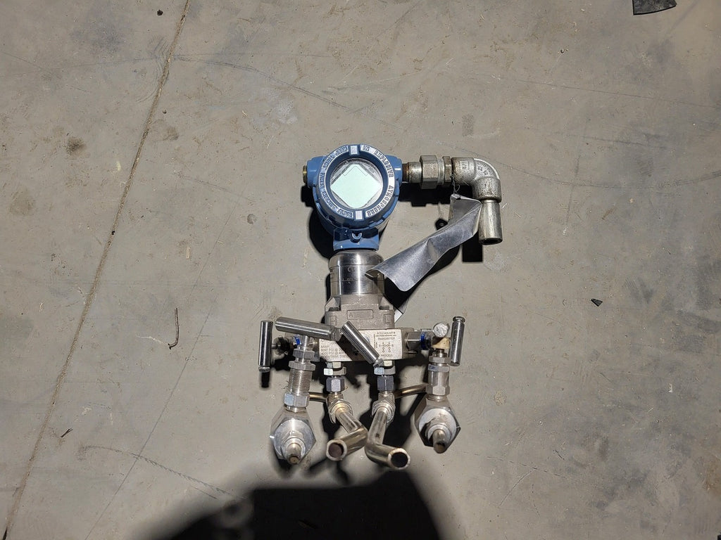ROSEMOUNT Pressure Transmitter 3051SMV5M12G3R2A11A1AK6M5Q4 w/ Valve Manifold