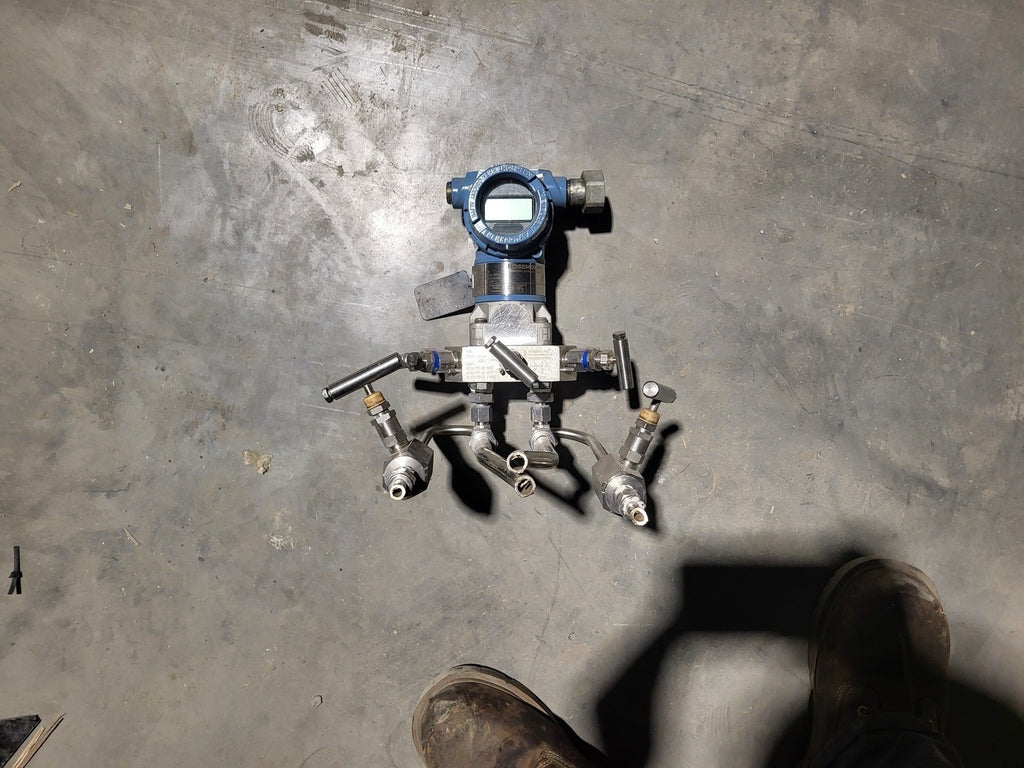 ROSEMOUNT Pressure Transmitter 3051SD2A22A1AC6M5 w/ Valve Manifold