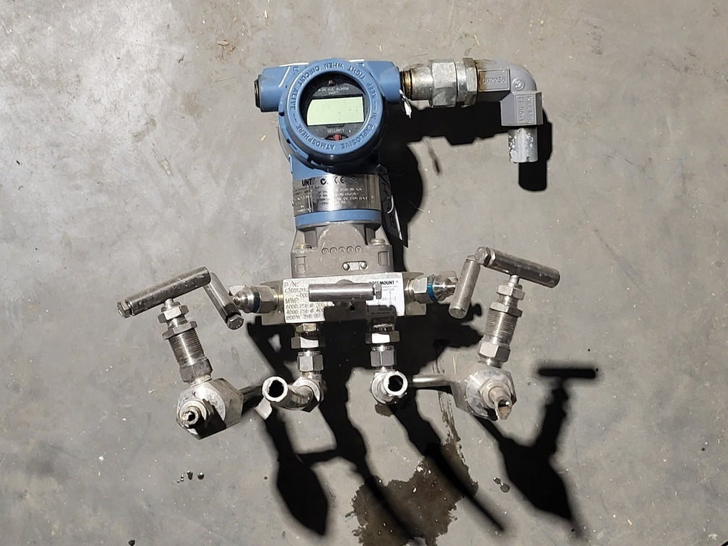 ROSEMOUNT Pressure Transmitter 3051MA2CA0010AA10NDBS5Q4 w/ Valve Manifold