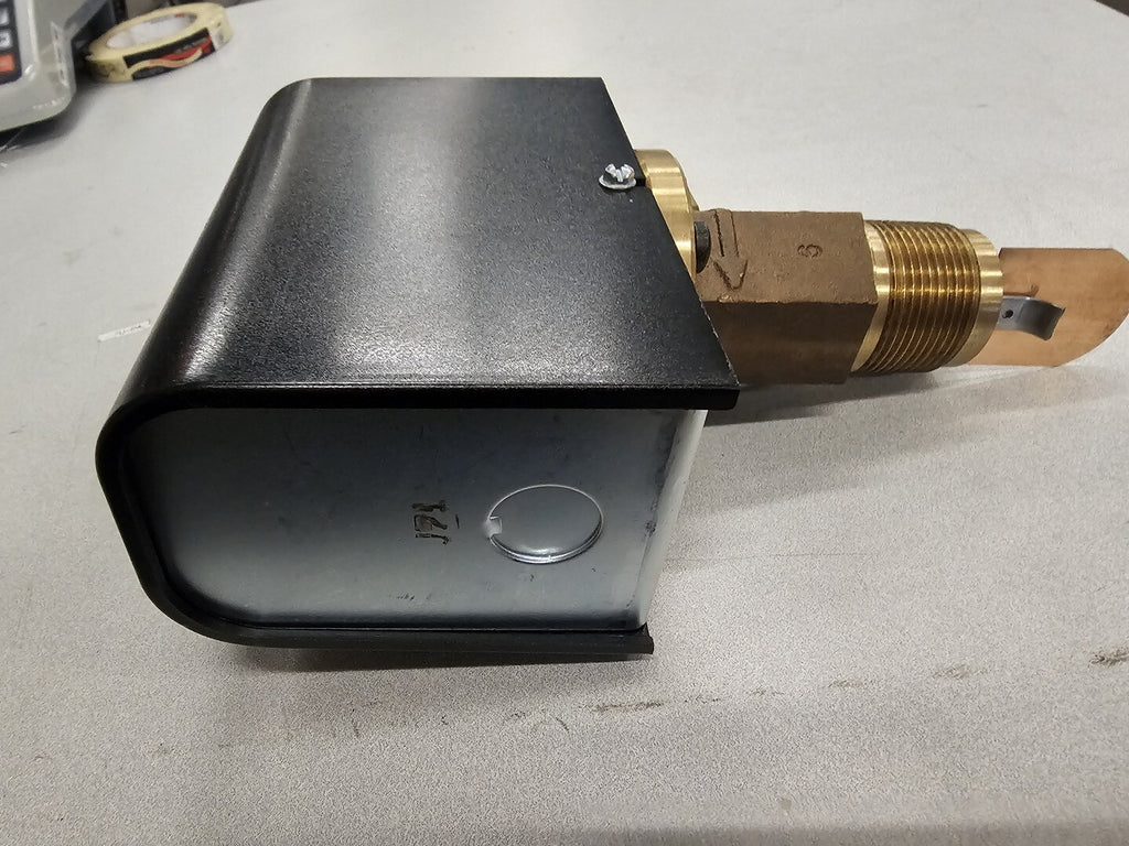 MCDONELL & MILLER Flow Switch FS7-4, P/N 119700, 1-1/4" NPT