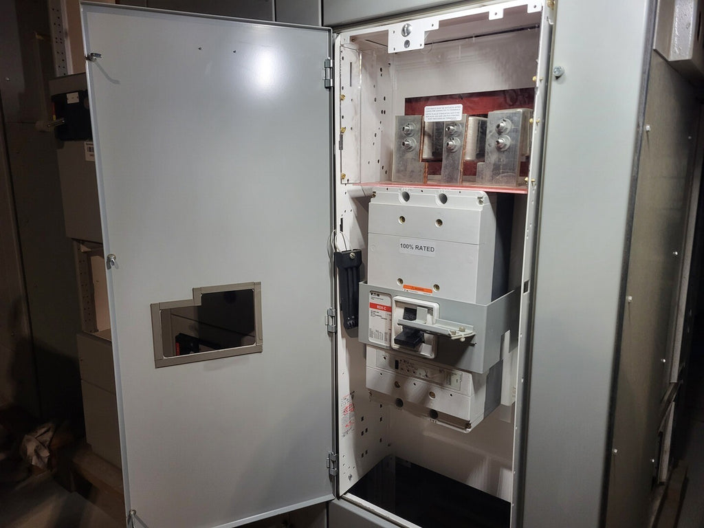 EATON 800 Amp 600 Volts 3 Pole Circuit Breaker NGH308032EC w/ Enclosure