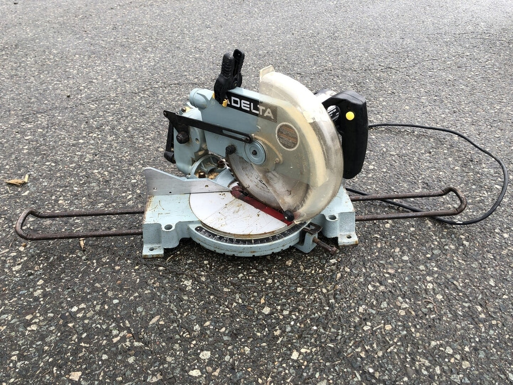 DELTA 10" Compound Miter Saw No. 36-220
