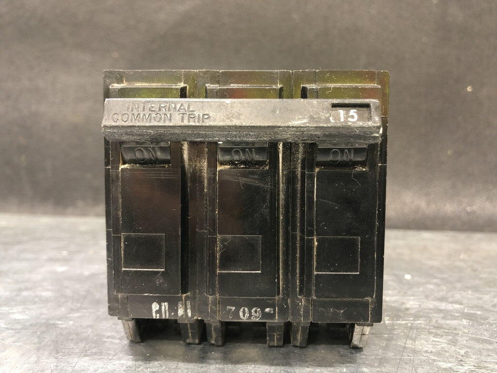 GENERAL ELECTRIC 15 Amp, 3 Pole, 240 volts Circuit Breaker TQB32015