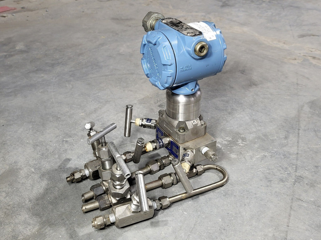 ROSEMOUNT MultiVariable Transmitter 3051SMV5M12G3R2E12A1AC22K6 w/ Valve Manifold