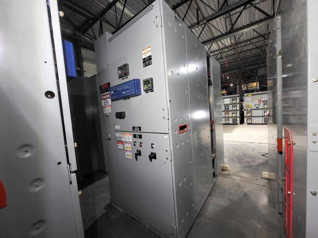FEDERAL PIONEER 2000 Amps, 4760 Volts, 3 Phase Switchgear Unit