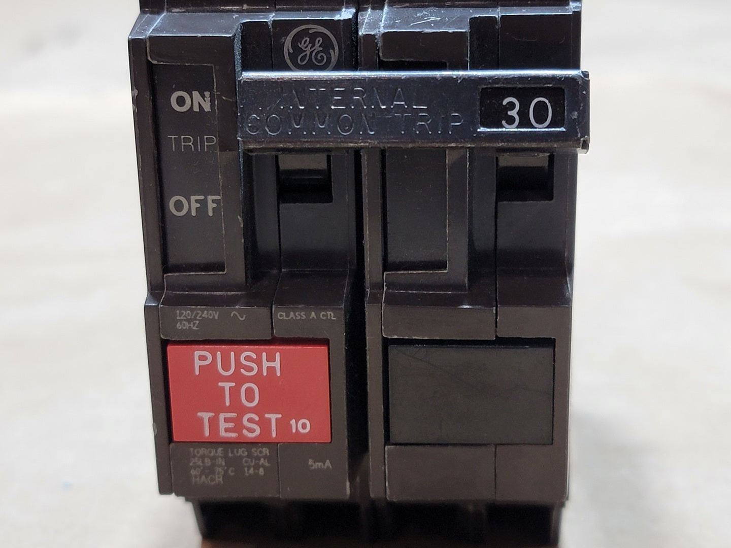 GENERAL ELECTRIC 30 Amp, 2 Pole, 120/240 Volt Circuit Breaker Type