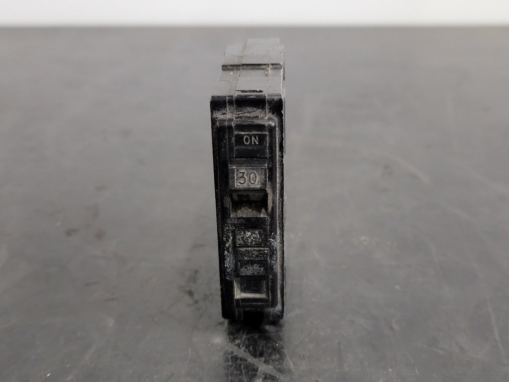 SQUARE D 30 Amp, 1 Pole, 120/240 volts Circuit Breaker QO130