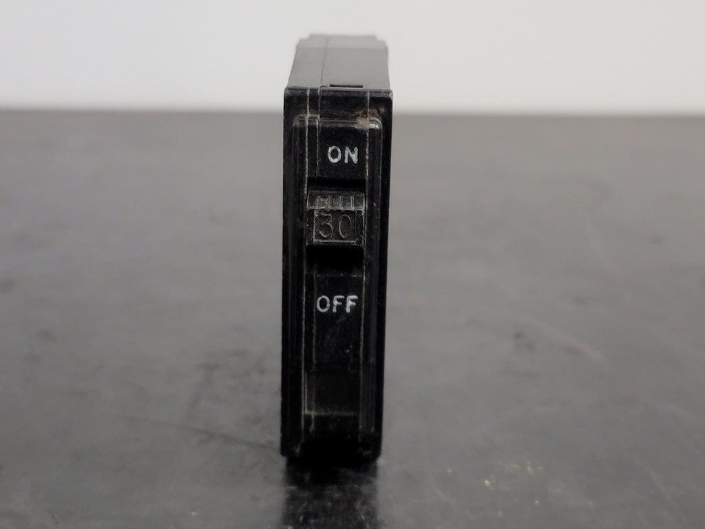 SQUARE D 30 Amp, 1 Pole, 120/240 volts Circuit Breaker QO130