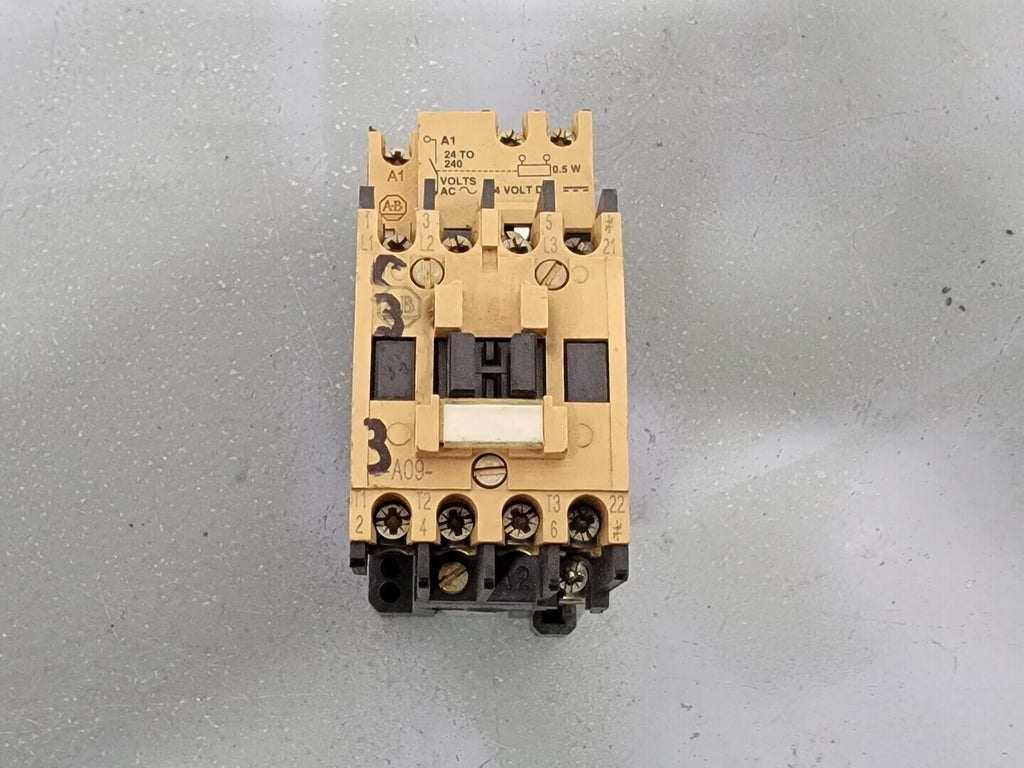 ALLEN-BRADLEY 9 Amps, 3 Pole, 240 VAC Coil Contactor 100-A09NT31