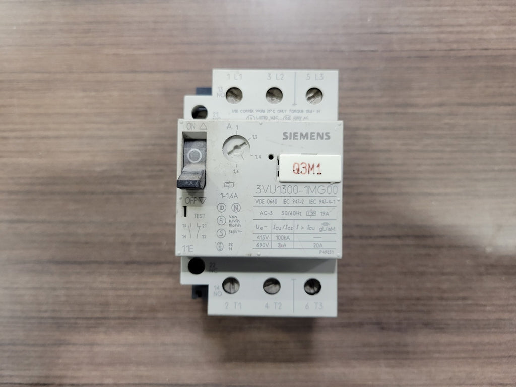 SIEMENS 1-1.6 Amp, 3 Pole, 690 volts Circuit Breaker 3VU1300-1MG00