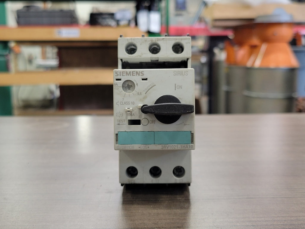 SIEMENS 5.5-8 Amp, 3 Pole, 690 volts Circuit Breaker 3RV1021-1HA10