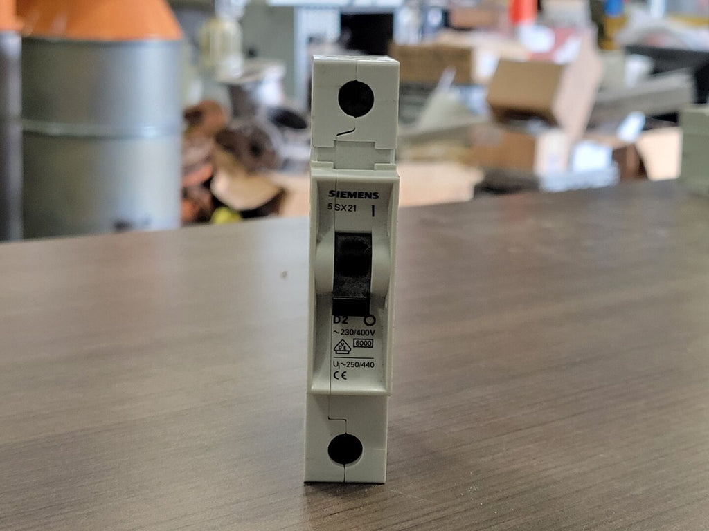 SIEMENS 2 Amp, 1 Pole, 230/400 volts Circuit Breaker 5SX21-D2