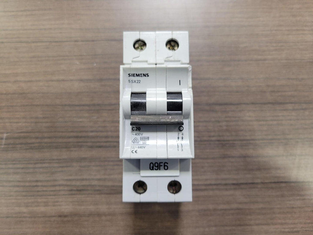 SIEMENS 20 Amp, 2 Pole, 400 volts Circuit Breaker 5SX22-C20 