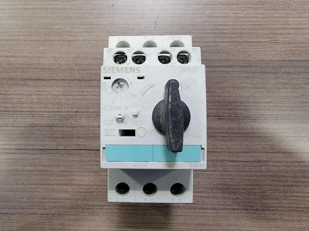 SIEMENS 5.5-8 Amp, 3 Pole, 690 volts Circuit Breaker 3RV1021-1HA10 
