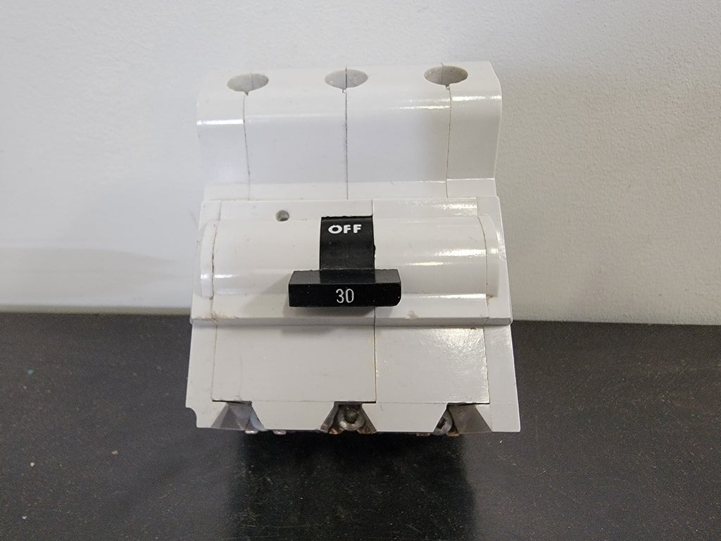 FEDERAL PIONEER 30 Amp 3 Pole Circuit Breaker NA330