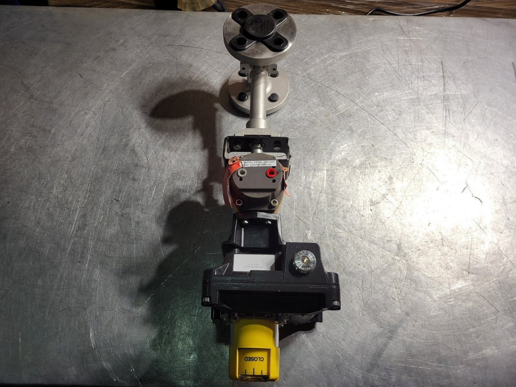 FLOWSERVE Scrap -  Pneumatic Actuator 10L-39-N-R6 w/ 3/4" CL300 Ball Valve and Position Indicator