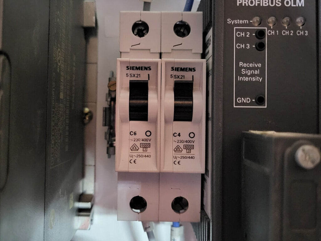 SIEMENS Group of 4/6 Amp, 1 Pole, 230/400 volts Circuit Breakers 5SX21-C4/C6