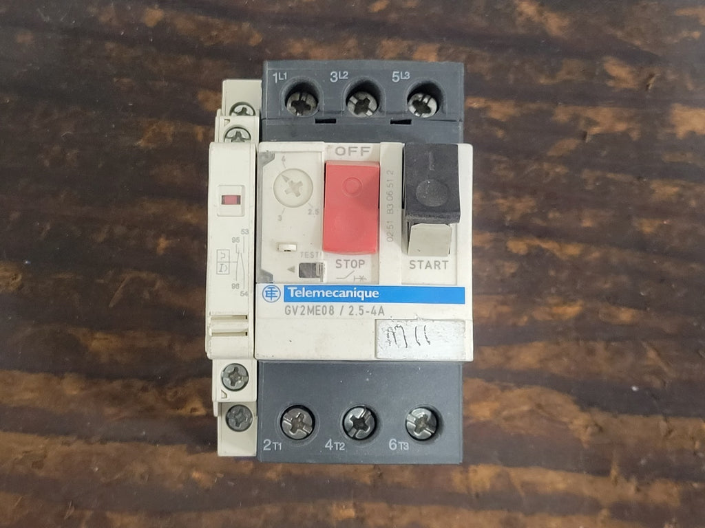 SCHNEIDER ELECTRIC 2.5-4 Amp, 3 Pole, 690 Volts Circuit Breaker GV2ME08 w/ Auxiliary Contact