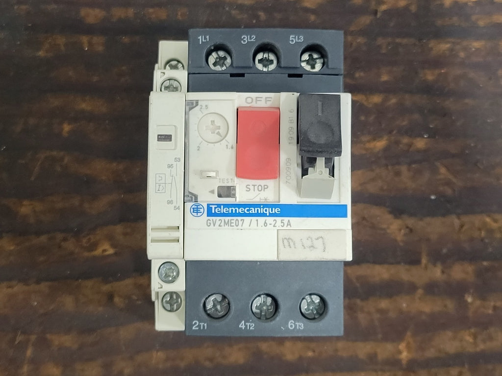 TELEMECANIQUE 1.6-2.5 A, 3 Pole, 690 V Circuit Breaker GV2ME07 w/ Auxiliary Contact