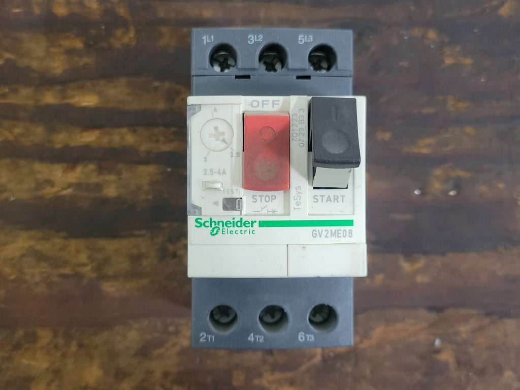 SCHNEIDER ELECTRIC 2.5-4 Amp, 3 Pole, 690 Volts Circuit Breaker GV2ME08