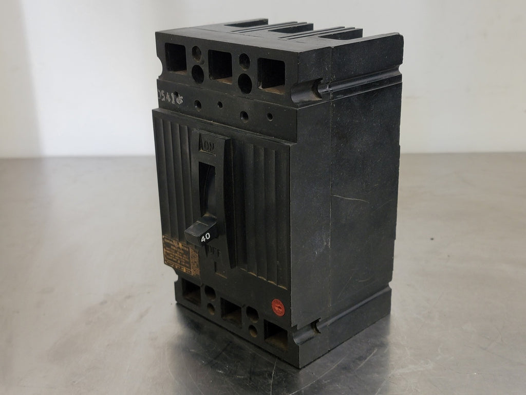 GENERAL ELECTRIC 40 Amp, 3 Pole, 240 volts Circuit Breaker TED132040