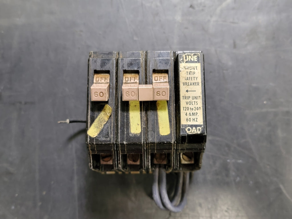 CUTLER-HAMMER 60 Amp, 3 Pole, 240 volts Circuit Breaker CH360 w/ Shunt Trip
