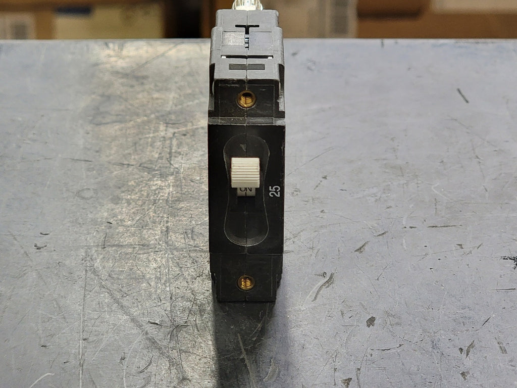 CARLING TECHNOLOGIES 25 Amp, 1 Pole, 80 V Circuit Breaker CA1-X0-25-183-A11-MG