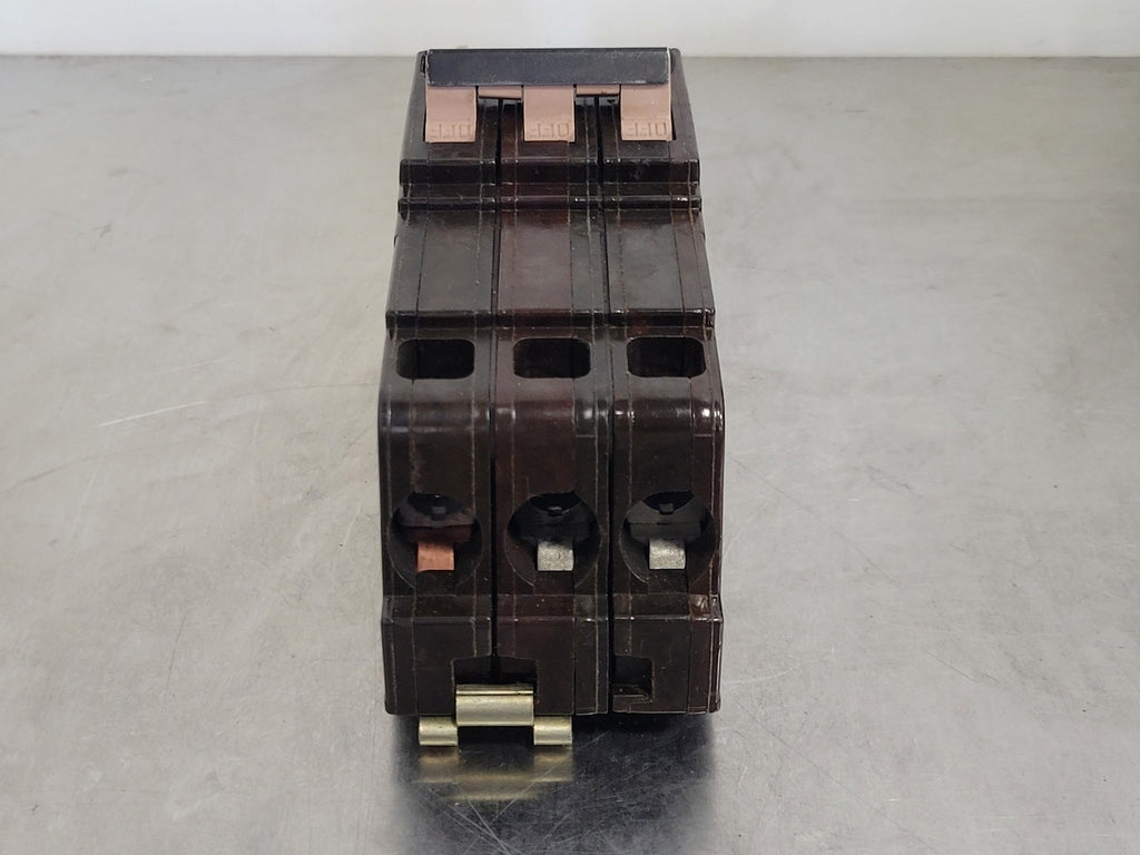 CUTLER-HAMMER 90 Amp, 3 Pole, 240 volts Circuit Breaker CH390