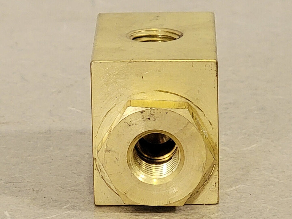 CIRCLE SEAL 3000 psi Shuttle Valve C 449B-2PPP