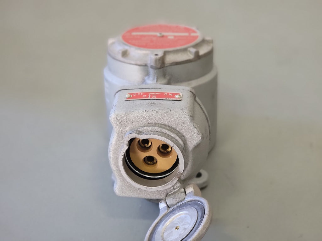 CROUSE-HINDS 30A Explosion Proof Interlocked Receptacle & Switch FSQ-FSQC-230