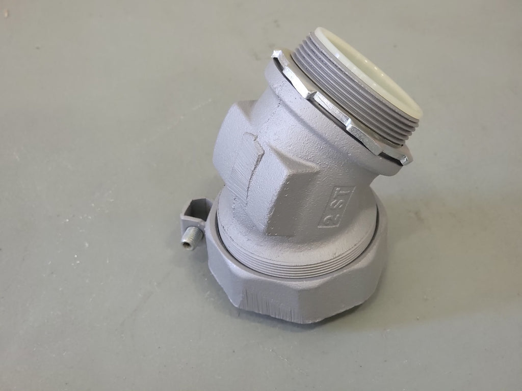 APPLETON 2", 45 Deg. Insulated Liquidtight Connector STB-45200L w/ Grounding Lug