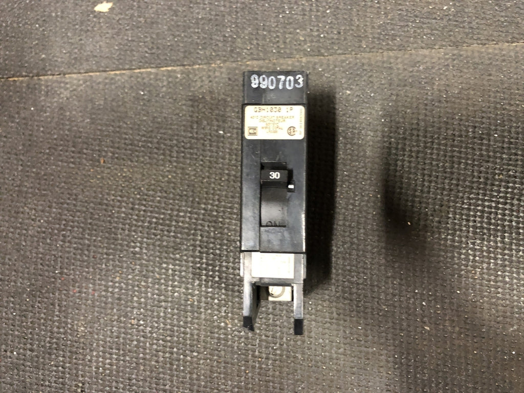 CUTLER-HAMMER 30 Amp, 1 Pole, 347 Volts Circuit Breaker GBH1030
