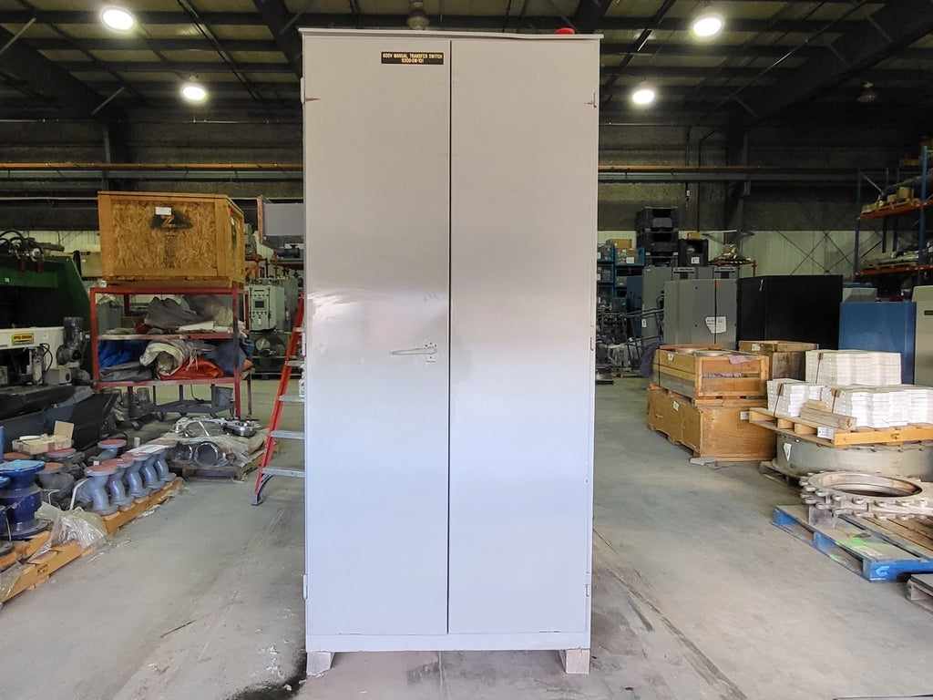 EATON CUTLER-HAMMER 1600A 600V Manual Transfer Switchgear with Dual Power Circuit Breakers