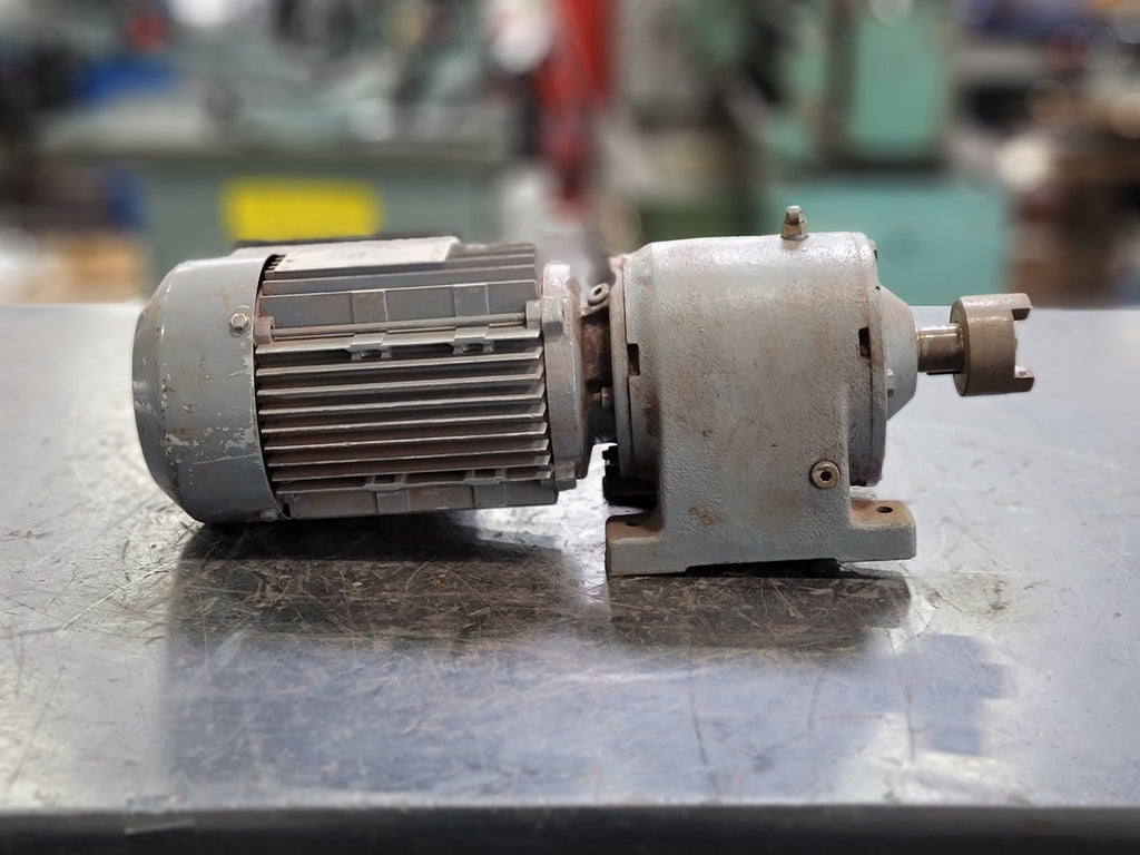 SEW-EURODRIVE 6.77:1 Ratio Gear Reducer R40DT80K4 w/ 0.75 hp Electric Motor 