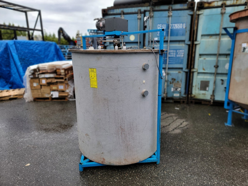 Copper Sulphate (CuSO4) Polyethylene Storage Tank w/ Baldor 3/4 HP DC Agitator Motor & Steel Support Frame