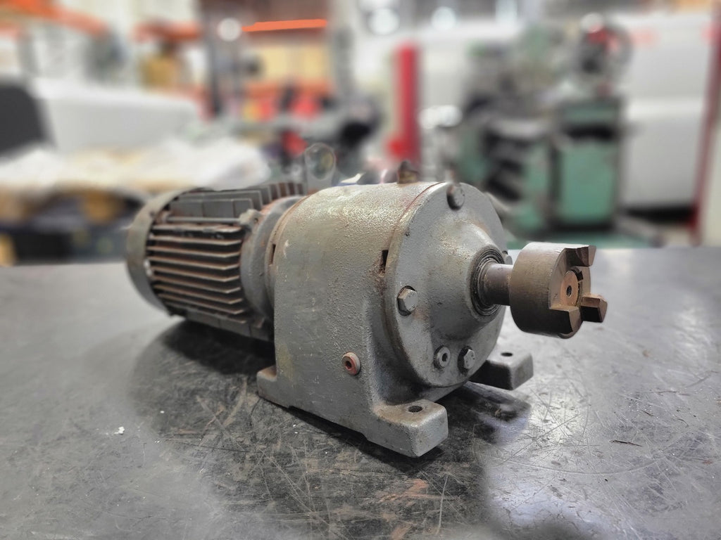 SEW-EURODRIVE 6.78:1 Ratio Gear Reducer R40A w/ 0.75 hp Electric Motor