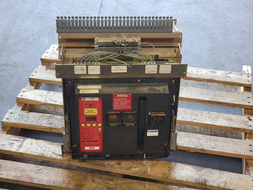 MERLIN GERIN 1600 A, 3 Pole, 600 V Air Circuit Breaker M16H1 w/AC-PRO-MP Trip