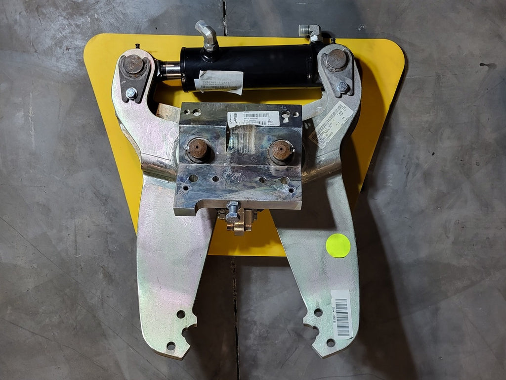 EPIROC 1009330687-1 Hydraulic Clamp / Gripper Assembly w/ Cylinder & Mounting Studs