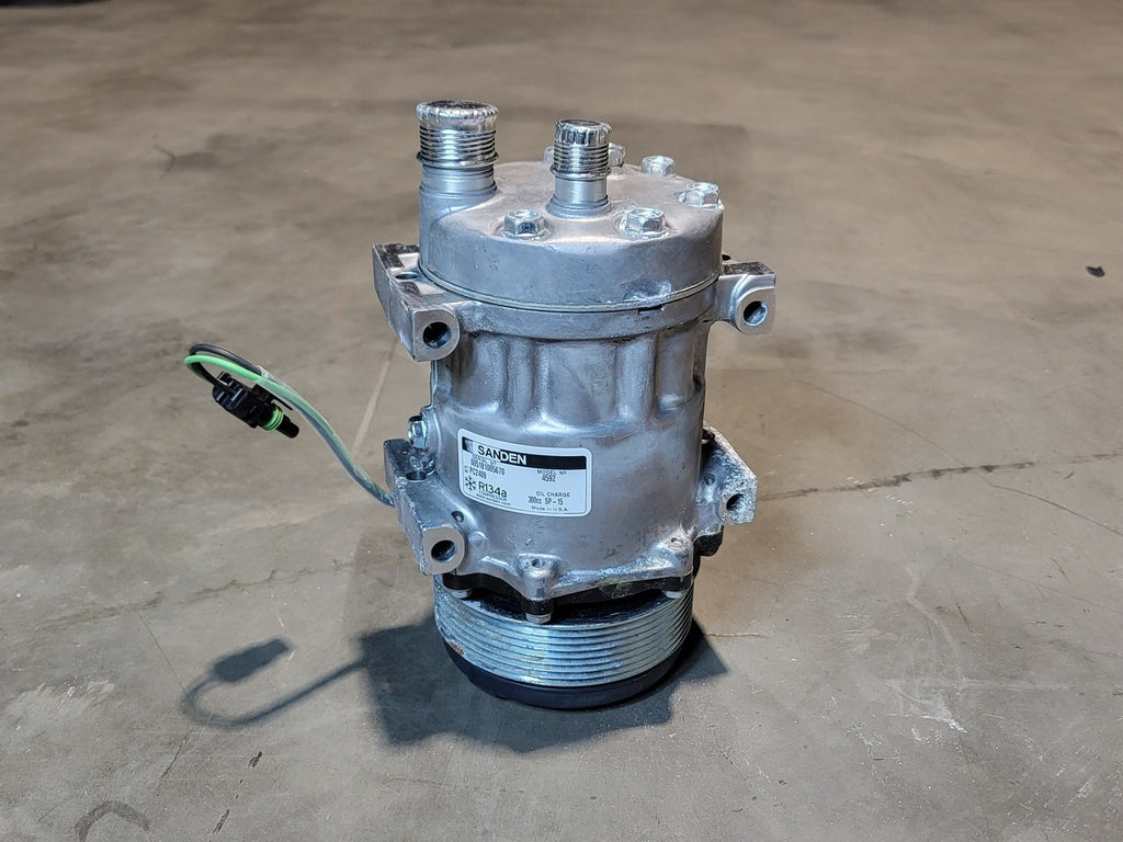 KOMATSU AC Compressor XB7317, Sanden 4592, P/N PC2409, R134a