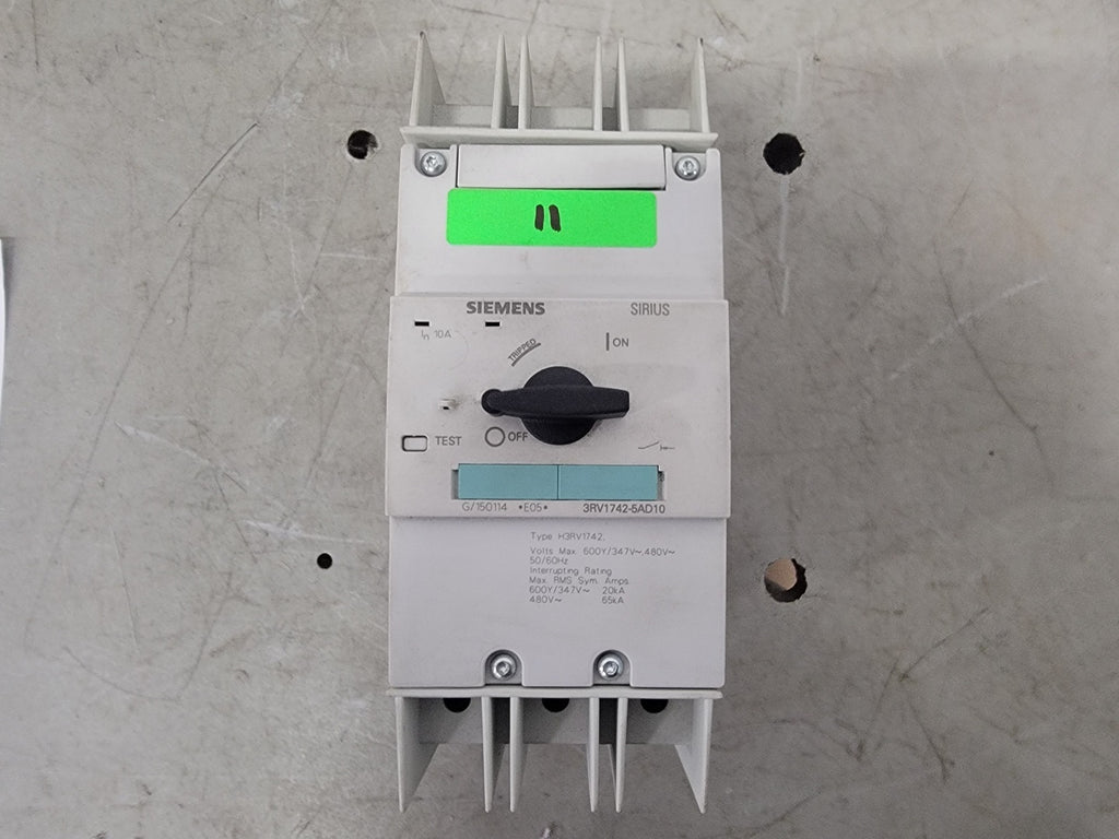 SIEMENS 10 Amp, 3 Pole, 690 volts Circuit Breaker 3RV1742-5AD10