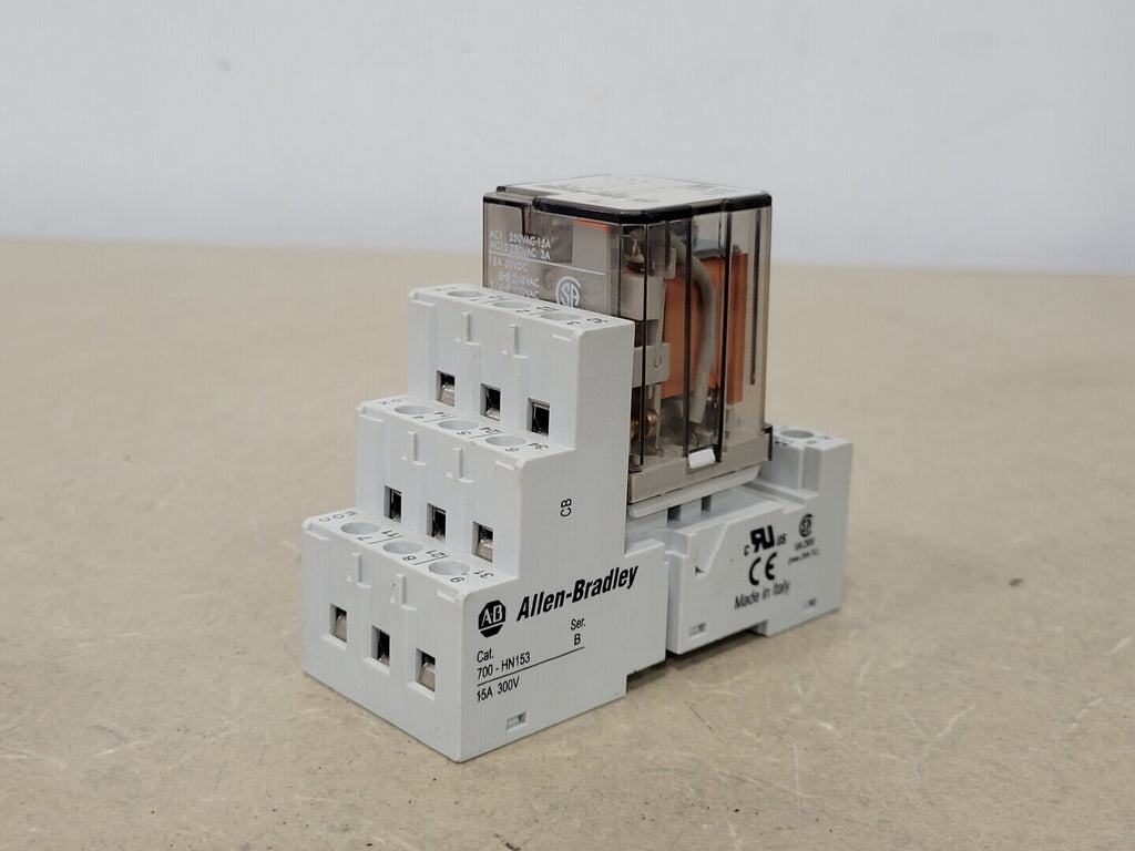 ALLEN-BRADLEY 15 Amp, 30 VDC, 8-Pins Relay 700-HB32A1 w/ Socket Base 700-HN153
