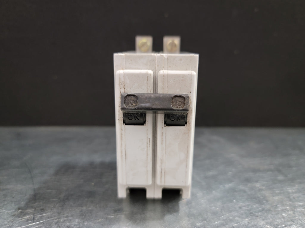 COMMANDER 15 Amp, 2 Pole, 120/240 volts Circuit Breaker QBH215