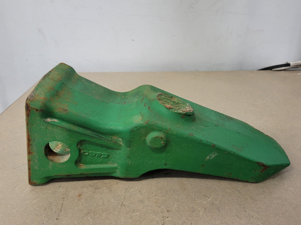 ESCO J400 Excavator Bucket Tooth Point | Pin-On Ground Engaging Tool (GET)