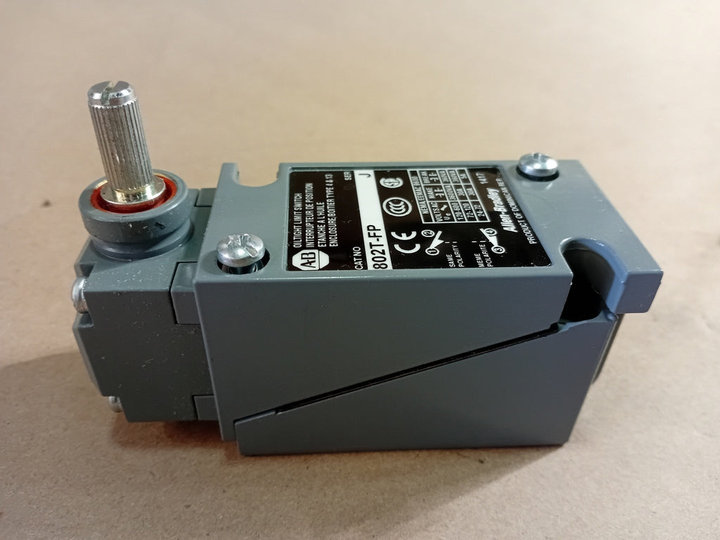 ALLEN-BRADLEY Oil Tight Limit Switch NEMA B600, 10A, 600VAC 802T-FP