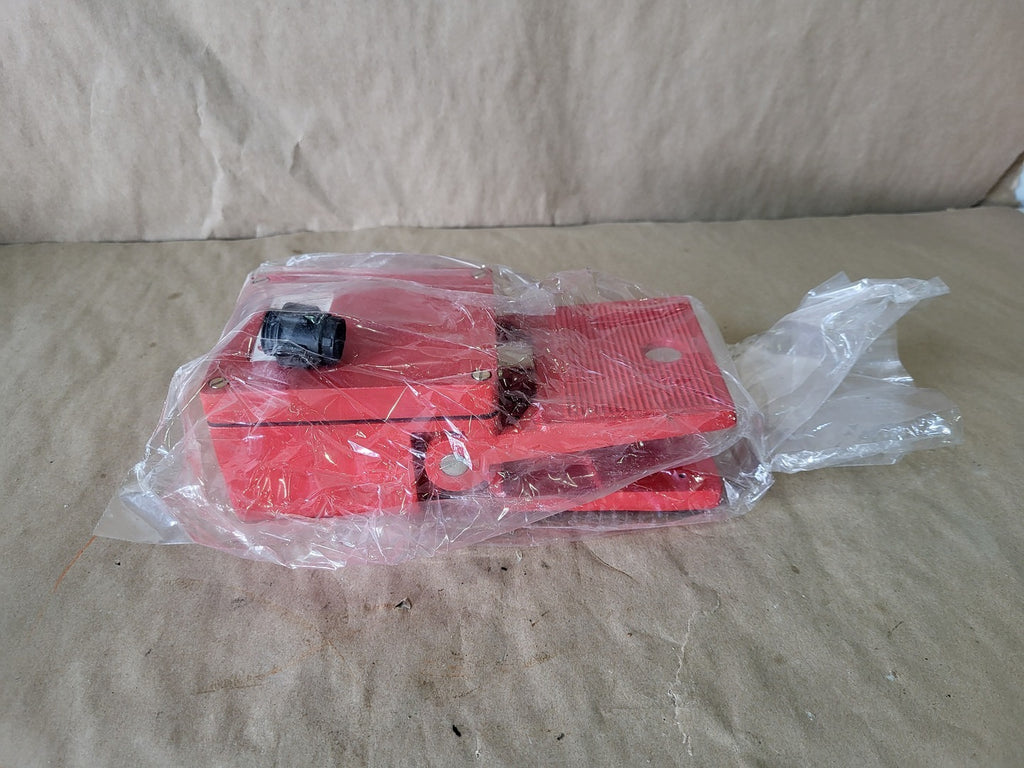 ITC ELECTRICAL COMPONENTS Foot Activated Switch PCFS-2/H11, Maclean 1094623
