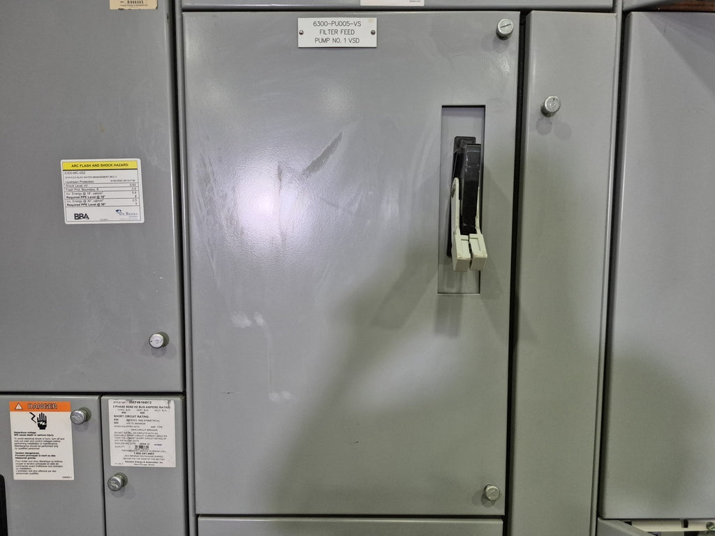 SIEMENS 300 Amp 3 Pole 600V 3Ph Circuit Breaker HHJD63F400 MCC Bucket Tiastar