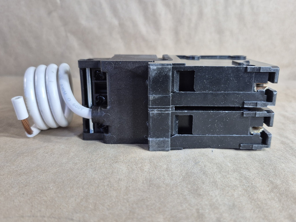 SIEMENS 15 Amp, 2 Pole, 120/240 volts Ground Fault Circuit Interrupter QF220H