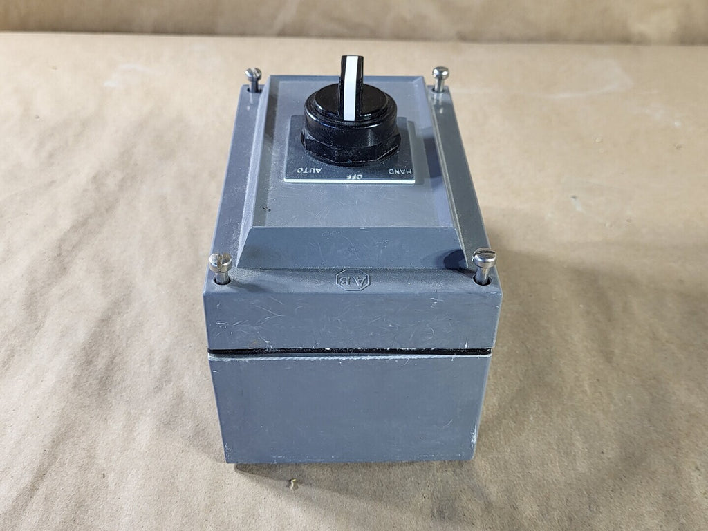 ALLEN-BRADLEY Push Button Control Station 800H-R3HA4RL